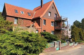 Mehrfamilienhaus kaufen in 31162 Bad Salzdetfurth, Bad Salzdetfurth - Mehrfamilienhaus mit großem Grundstück und Garagen in ruhiger Lage - auch für Tierhaltung