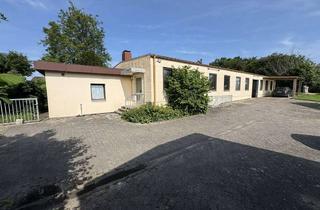 Gewerbeimmobilie kaufen in 24326 Ascheberg, Lagerhalle mit Garagen auf großem Grundstück in zentraler Lage von Ascheberg - Wohnnutzung möglich