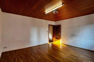 Wohnung kaufen in 70372 Bad Cannstatt, 2 Zimmer-Altbau-Wohnung - Ideal für handwerklich Begabte - gestalten Sie selbst!