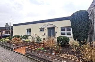 Haus kaufen in Unterm Ziegenberg 10, 37671 Höxter, Gemütlicher Bungalow mit Terrasse, Teich und großem Gartenhaus in Höxter