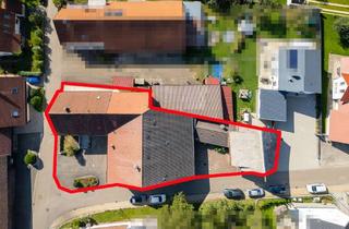 Haus kaufen in 89180 Berghülen, Zweifamilienhaus mit geräumigen Lagerflächen und angrenzenden Scheunen