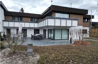 Haus kaufen in 71116 Gärtringen, Luxuriöser Flachdachbungalow mit exklusiver Ausstattung und eleganter Einliegerwohnung