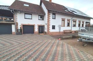 Haus kaufen in 67756 Hinzweiler, Energieeffizientes Zweifamilienhaus mit vermieteter Wohneinheit im Grünen wartet auf Sie