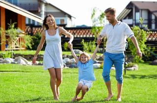 Grundstück zu kaufen in 85604 Zorneding, Sonniges, grünes Baugrundstück für 2 DHH oder EFH-Villa in begehrter Wohnlage von Zorneding-Pöring