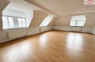 Wohnung mieten in Markt, 08294 Lößnitz, Wohnen über den Dächern von Lößnitz! 3-Raum-Maisonette-Wohnung am Markt