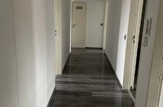 Wohnung kaufen in 83301 Traunreut, Große Wohnung - Kleiner Preis!