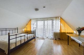 Haus kaufen in 90574 Roßtal, Zweifamilienhaus mit Charakter – bereit für frischen Wind