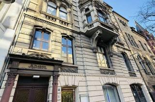 Wohnung kaufen in 41061 Mönchengladbach, Helle Altbauwohnung mit Stellplatz am Bunten Garten!