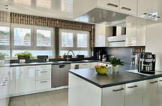 Doppelhaushälfte kaufen in 71032 Böblingen, RARITÄT - Leben an der Waldburg mit Ausblick - Doppelhaushälfte mit Platz + Nutzungsmöglichkeiten!