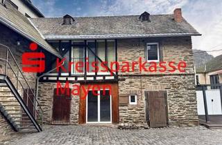 Haus kaufen in 56332 Löf, Charmantes Bruchsteinhaus mit Nebengebäude und Scheune - Wohnen in Kattenes