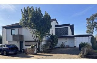 Haus kaufen in Feldbergstraße 100, 61449 Steinbach, Freistehendes, elegantes Anwesen, schönes Grundstück in bester Feldrandlage, Nähe Phorms-Schule