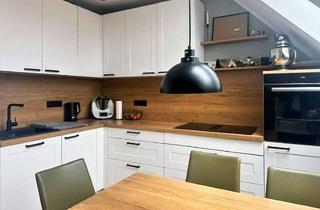 Einfamilienhaus kaufen in 30880 Laatzen, Geräumiges Einfamilienhaus für große Familien mit Souterrainwohnung und ausgebautem DG in Laatzen