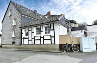 Anlageobjekt in 45549 Sprockhövel, Vielseitige Immobilie: Einfamilienhaus mit Appartement und vermietetem Ladenlokal in zentraler Lage