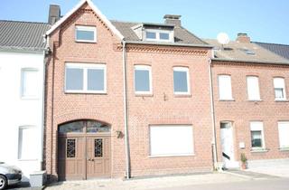 Anlageobjekt in 52525 Heinsberg, 1 Familienhaus mit Ausbaureserve zum kleinen Preis
