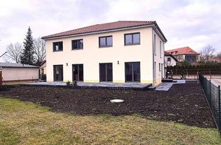 Anlageobjekt in 15806 Zossen, Brillante Neubauimmobilie - Stilvolles Zweifamilienhaus in bester Wohnlage und Seenähe -