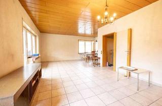 Haus kaufen in 78315 Radolfzell, 3- Familienhaus mit jeder Menge Platz und Möglichkeiten in Radolfzell Stahringen - renovierungsbedür