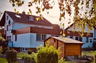 Haus kaufen in 33039 Nieheim, Nieheim - Freistehendes 3-Familienhaus im Vorort von Nieheim zu verkaufen