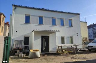 Wohnung mieten in Bismarckstraße 50, 04509 Delitzsch, Wohnen wie im Einfamilienhaus mit Terrasse und Carport