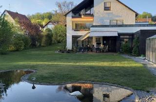 Villa kaufen in 93128 Regenstauf, Walmdachvilla mit 3 Wohneinheiten und zusätzlichem Bauplatz