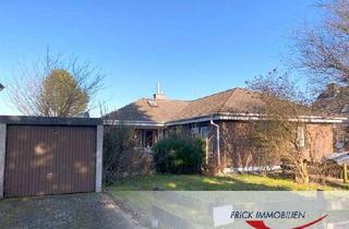 Haus kaufen in 23744 Schönwalde, Großzügiger Walmdachbungalow in Feldrandlage