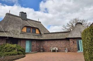Haus kaufen in 24582 Wattenbek, Exquisites Landhaus unter Reet: Luxus trifft NaturSchleswig-Holstein nahe Kiel