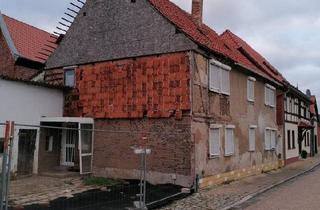 Mehrfamilienhaus kaufen in 39387 Oschersleben, Oschersleben (Bode) - Mehrfamilienhaus mit Nebengebäuden