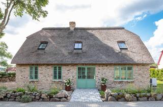 Haus kaufen in 24811 Owschlag, Stilvoller Neubau unter Reet aus fachmännischer Hand: Ihr modernes Landhaus steht zum Einzug bereit!
