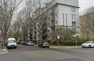 Wohnung kaufen in Barbarossa Straße XX, 10779 Schöneberg, Möbliertes 1-Zimmer-Apartment nahe Viktoria-Luise-Platz, saniert, Luxus Einbauküche, Lift, Balkon