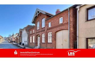 Haus kaufen in 23942 Dassow, 1 Haus, 2 Wohnungen, viele Möglichkeiten