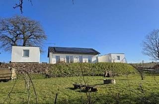 Haus kaufen in 54655 Seinsfeld, Seinsfeld - Neuwertiger Bungalow (Energie A-Plus) mit zwei Garagen in idyllischer Ortsrandlage!