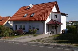 Haus kaufen in 98693 Ilmenau, Ilmenau - Vermietetes Zweifamilienhaus in Ilmenau-Hüttenholz