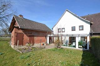 Haus kaufen in Schmiedeweg, 37632 Holzen, Fachwerkhaus mit Scheune und Nebengebäude