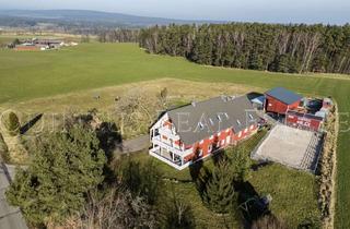 Haus kaufen in 92249 Vilseck, Großzügiges Landhaus in Alleinlage