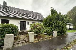Doppelhaushälfte kaufen in 51570 Windeck, Doppelhaushälfte in idyllischer Lage von Windeck, Haus mit Garage und einem ca.840 m² gr