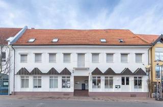 Anlageobjekt in 67105 Schifferstadt, Wohn - und Geschäftshaus in Innenstadt - Lage mit sieben Einheiten und 16 KFZ - Stellplätzen.