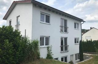 Haus kaufen in 89185 Hüttisheim, Hüttisheim - Schönes Wohnhaus voll unterkellert mit Doppelgarage