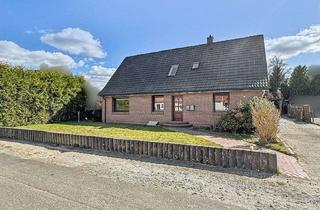 Haus kaufen in 24340 Goosefeld, Zweifamilienhaus in Goosefeld für Eigennutzer: Wohnen und gleichzeitig von Mieteinnahmen profitieren