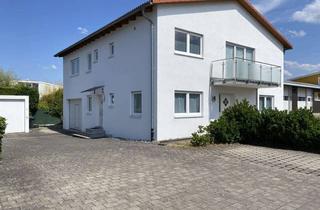 Einfamilienhaus kaufen in 72127 Kusterdingen, Einfamilienhaus mit großer Wohnung im OG, Gewerbehalle und Büro: