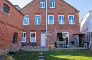 Anlageobjekt in 23769 Fehmarn, Attraktives Renditeobjekt in Bestlage -Stilvolles Wohnhaus mit 6 Ferienappartements