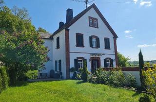 Einfamilienhaus kaufen in 56414 Hundsangen, Hundsangen - EFH in ruhiger Ortsrandlage mit Garten, 2 Garagen + Doppelcarport