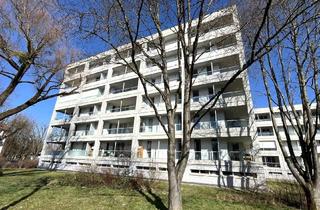 Wohnung kaufen in Gerberau, 80997 München, Frei! 3-Zimmer-Dachgeschosswohnung mit großer Terrasse und Blick in die Berge in München-Gerberau