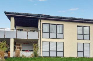 Haus kaufen in Ostpreußenweg, 95502 Himmelkron, Charmantes Zweifamilienhaus in ansprechender Wohnlage in Himmelkron