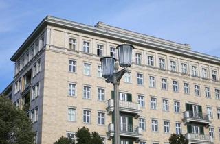 Wohnung kaufen in Karl-Marx-Allee, 10243 Friedrichshain (Friedrichshain), Großzügige 4-Zimmer-Wohnung mit Balkon in der Karl-Marx-Allee – 111 m² im 4. OG