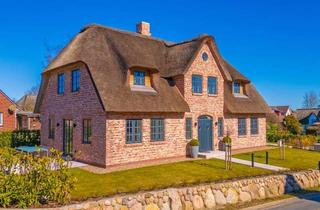 Haus kaufen in 25938 Oevenum, Reetdachtraumhaus im Herzen von Oevenum