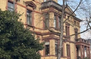 Wohnung kaufen in Emser Str. XX, 65193 Nordost, Charmante Altbau Dachgeschosswohnung ++ Stilvoll wohnen über den Dächern der Stadt ++