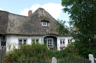 Haus kaufen in 25879 Süderstapel, Charmantes Reetdachhaus in Stapel zu verkaufen