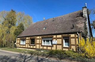 Bauernhaus kaufen in Dorfstraße 15, 17258 Feldberger Seenlandschaft, Sanierungsbedürftiges Bauernhaus mit Scheune und großem Grundstück