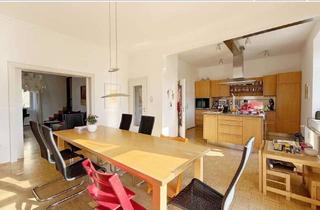 Wohnung kaufen in 84034 West, Altbauflair trifft Großzügigkeit – Stilvolle Etagenwohnung mit Dachterrasse in bester Lage Landshuts