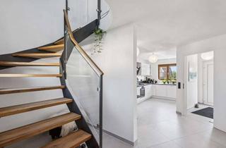 Wohnung kaufen in 82216 Maisach, Sanierter 5-Raum Familien Traum mit eigenem Garten und eigenem Eingang (1/2 Zweifamilienhaus)