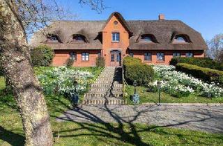 Gewerbeimmobilie kaufen in Liliencronweg 23, 25849 Pellworm, Reetdachhaus im Friesenstil mit Ferienwohnungen, Sauna, großer Küche